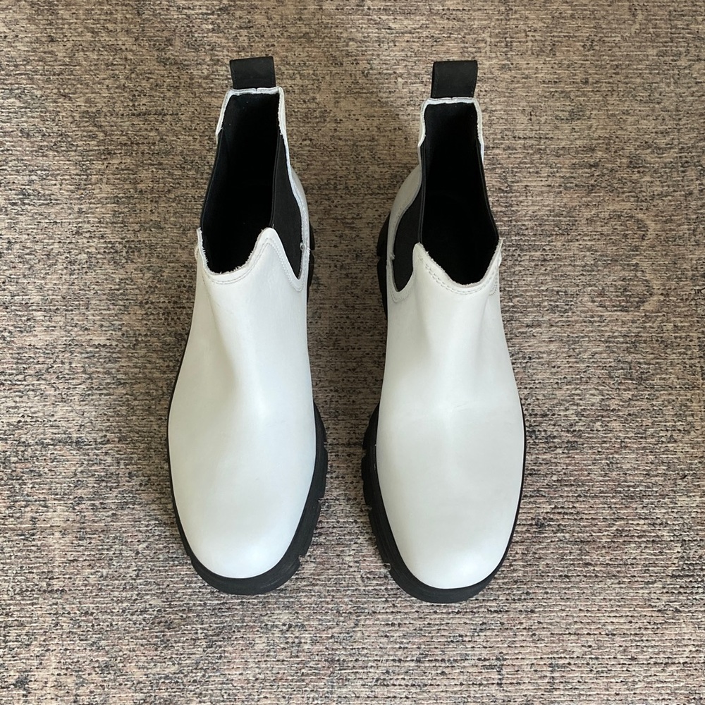 UGG Ashton Chelsea Boots Waterproof White Ankle Womens 11 Pull On Style Fall NEW